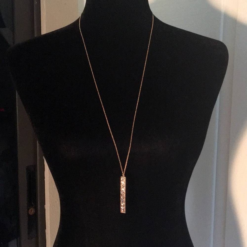 Long gold tone crushed stone peach bar necklace - Picture 6 of 6
